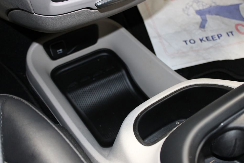 Used 2024 Chrysler Pacifica Touring-L FWD image 48