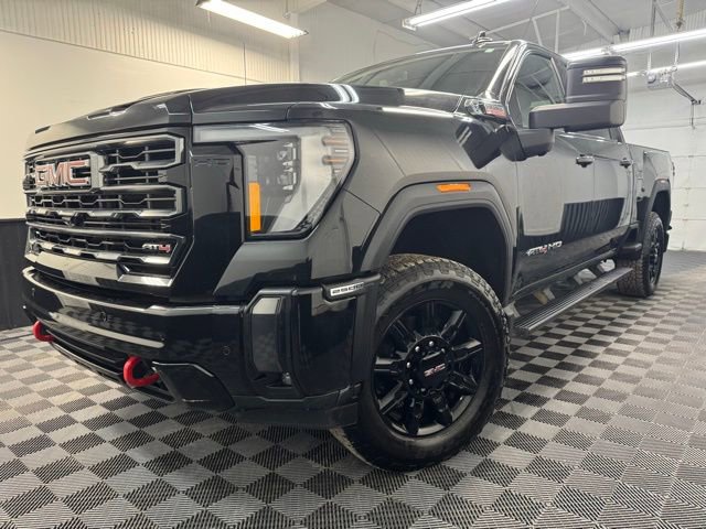 Used 2024 GMC Sierra 2500 AT4 image 3