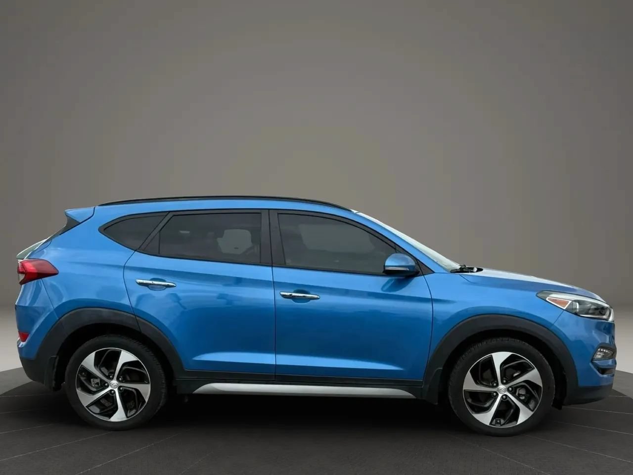 Used 2017 Hyundai Tucson Limited w/ Limited Ultimate Package 03 FWD image 6