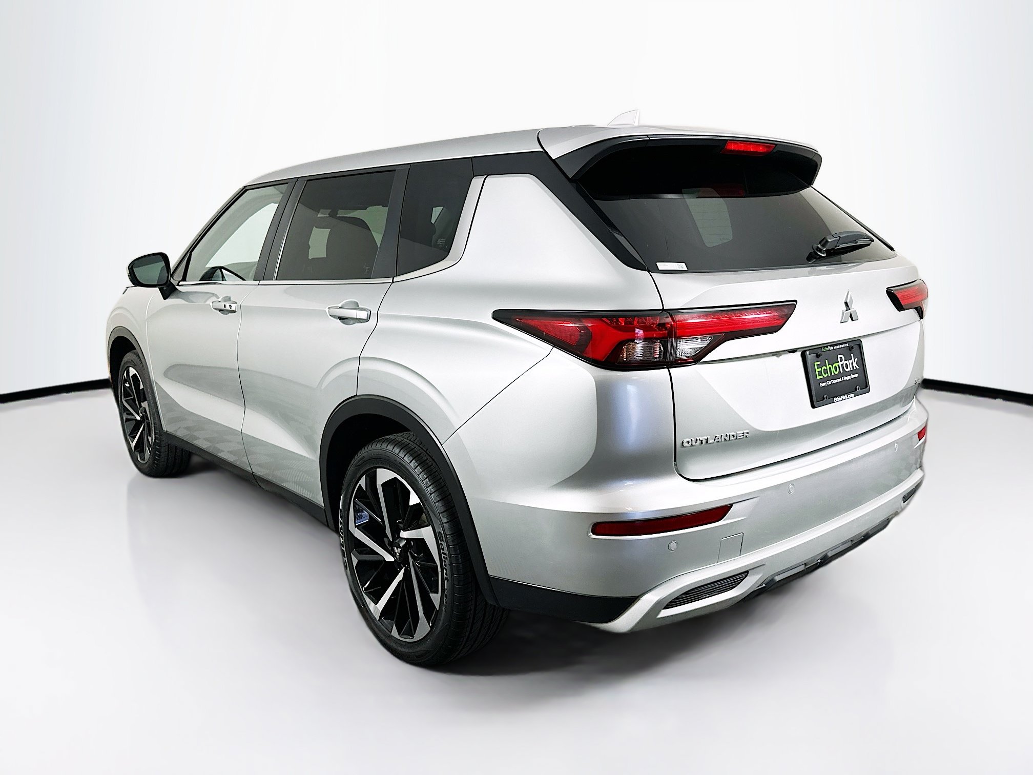 Used 2024 Mitsubishi Outlander SE AWD/4WD image 5