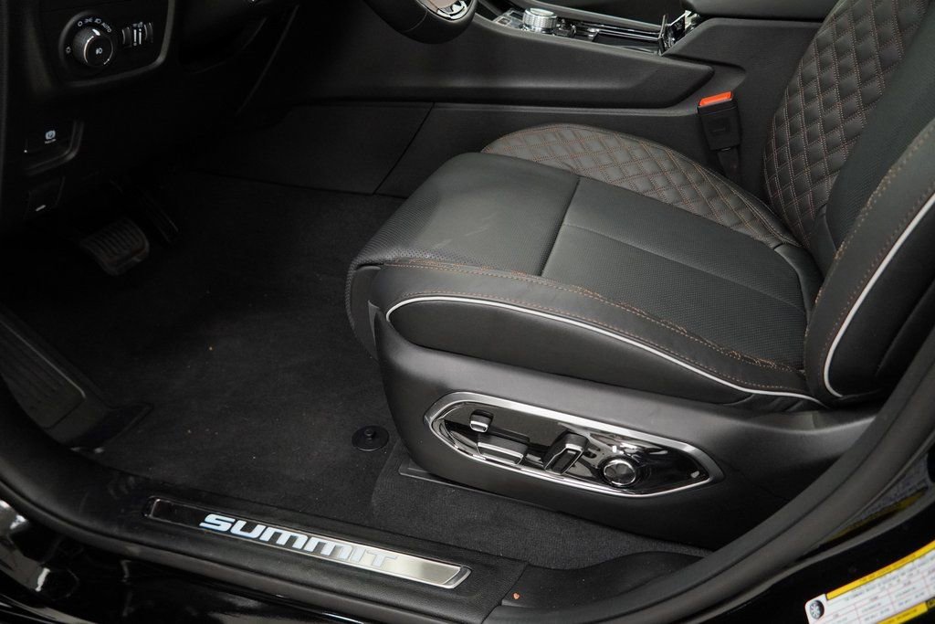 New 2025 Jeep Grand Cherokee L Summit w/ Obsidian Package image 30