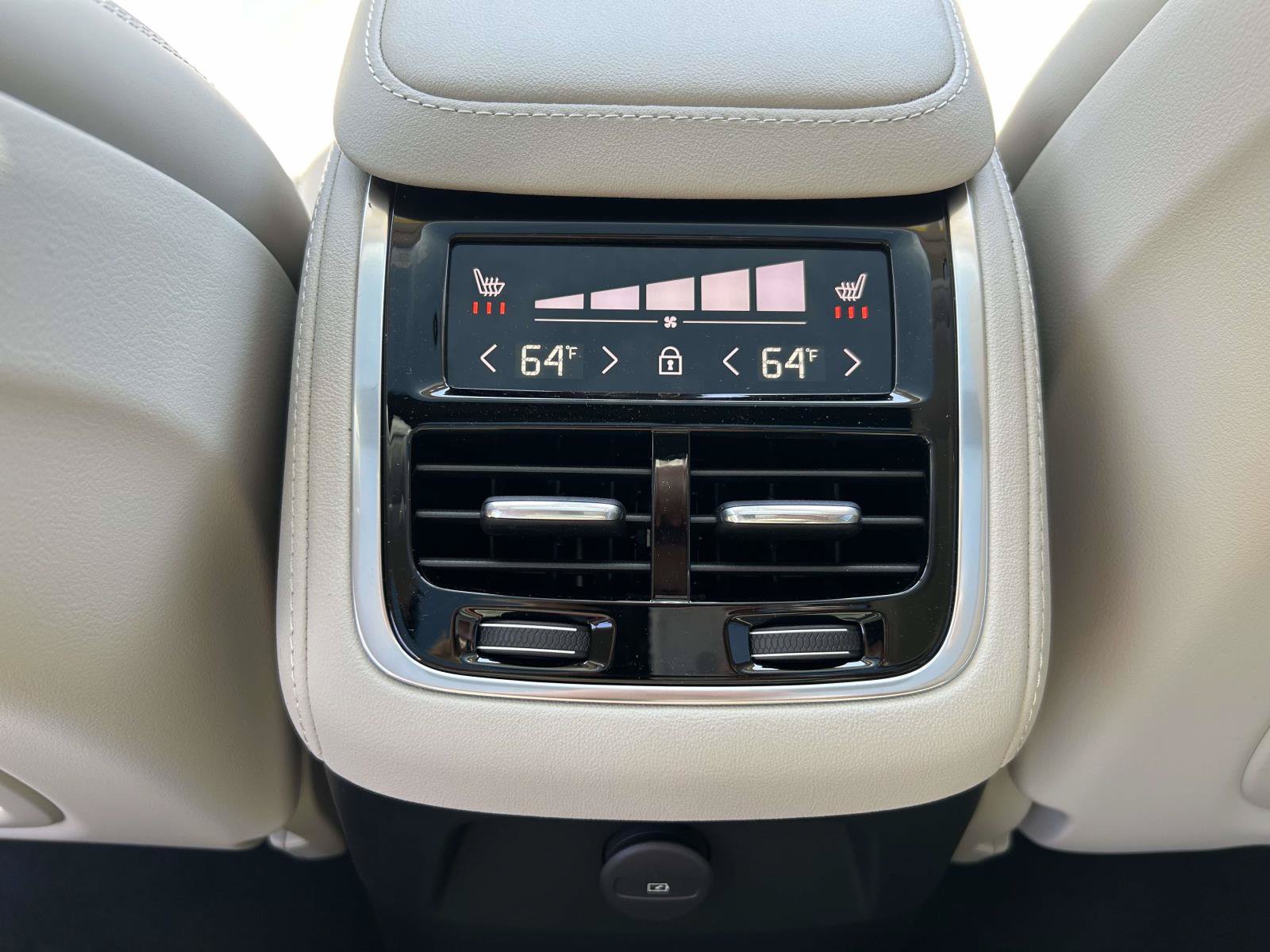 New 2026 Volvo XC90 T8 Ultra w/ Protection Package Premier AWD/4WD image 16