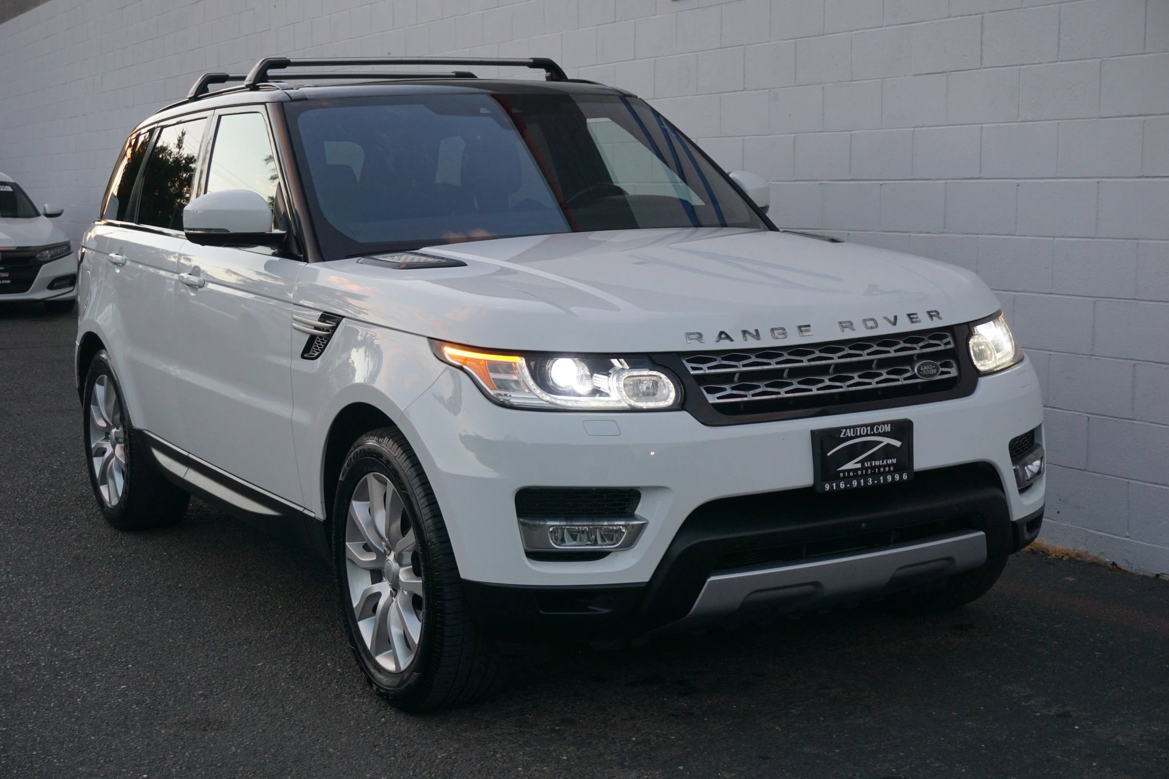 Used 2017 Land Rover Range Rover Sport HSE image 9