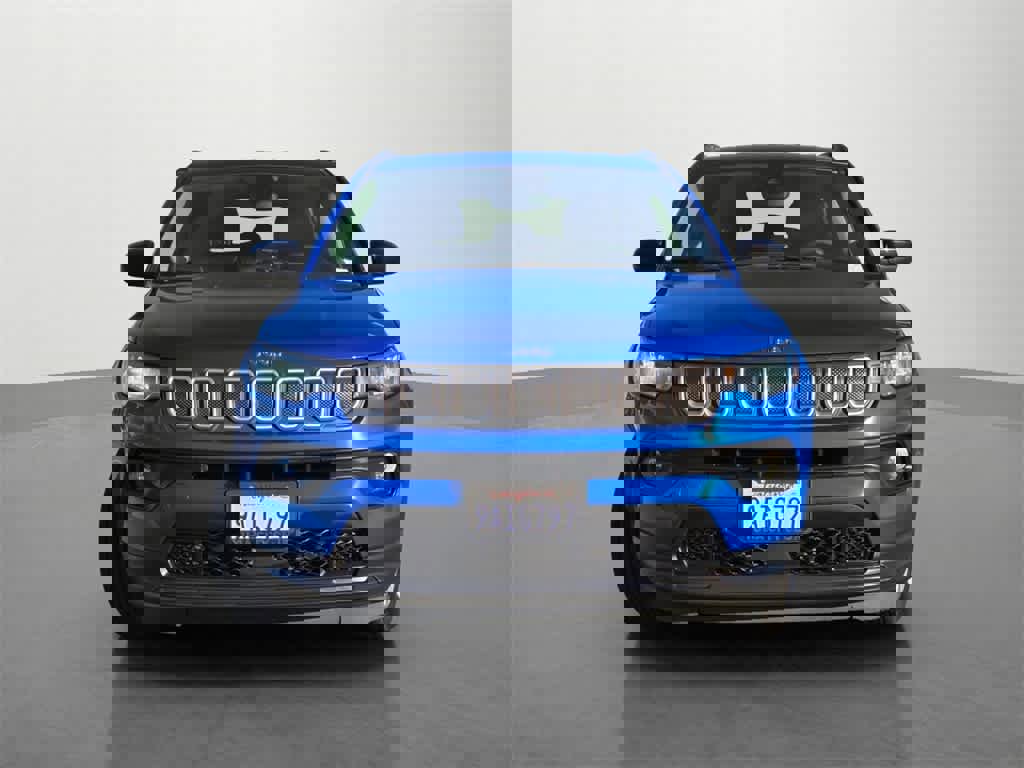 Used 2022 Jeep Compass Latitude image 2