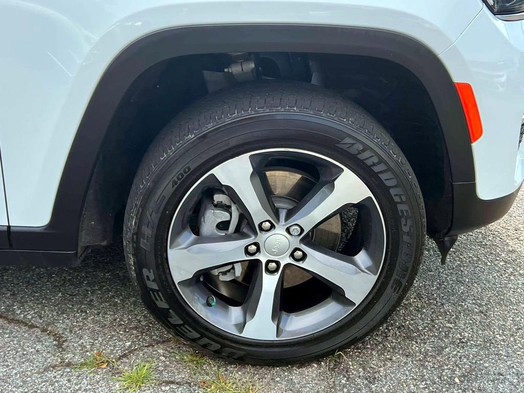 Used 2022 Jeep Grand Cherokee Limited 4xe image 10