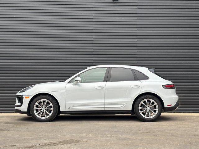 Used 2025 Porsche Macan AWD/4WD image 2