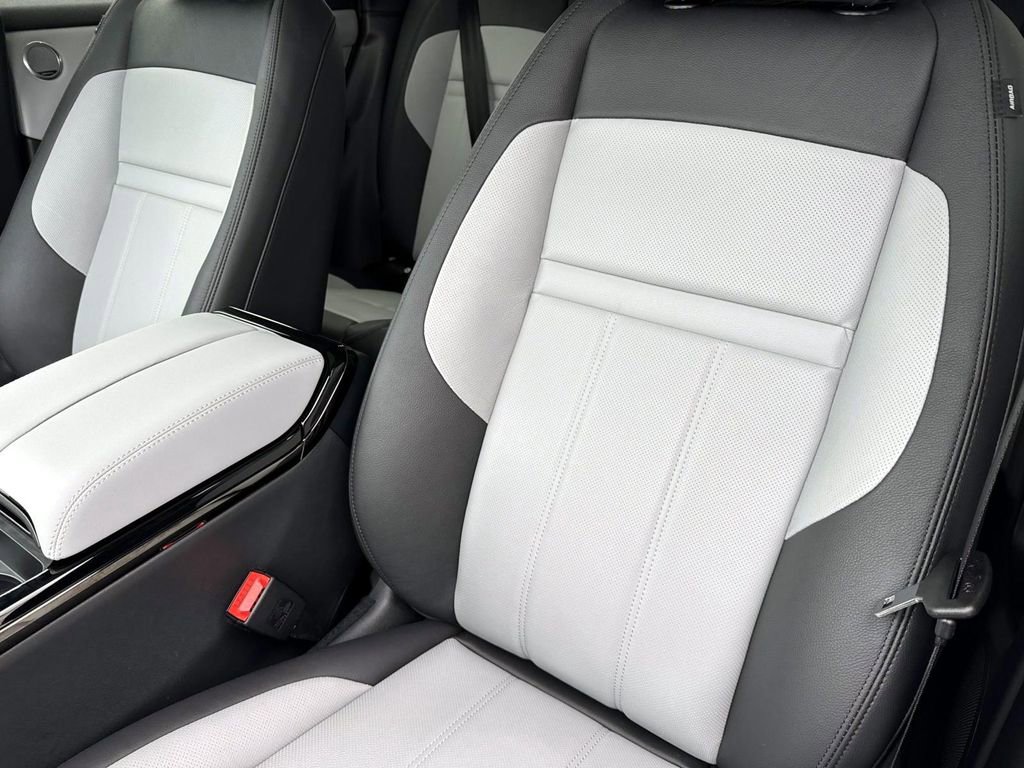 New 2026 Land Rover Range Rover Evoque Dynamic SE image 18