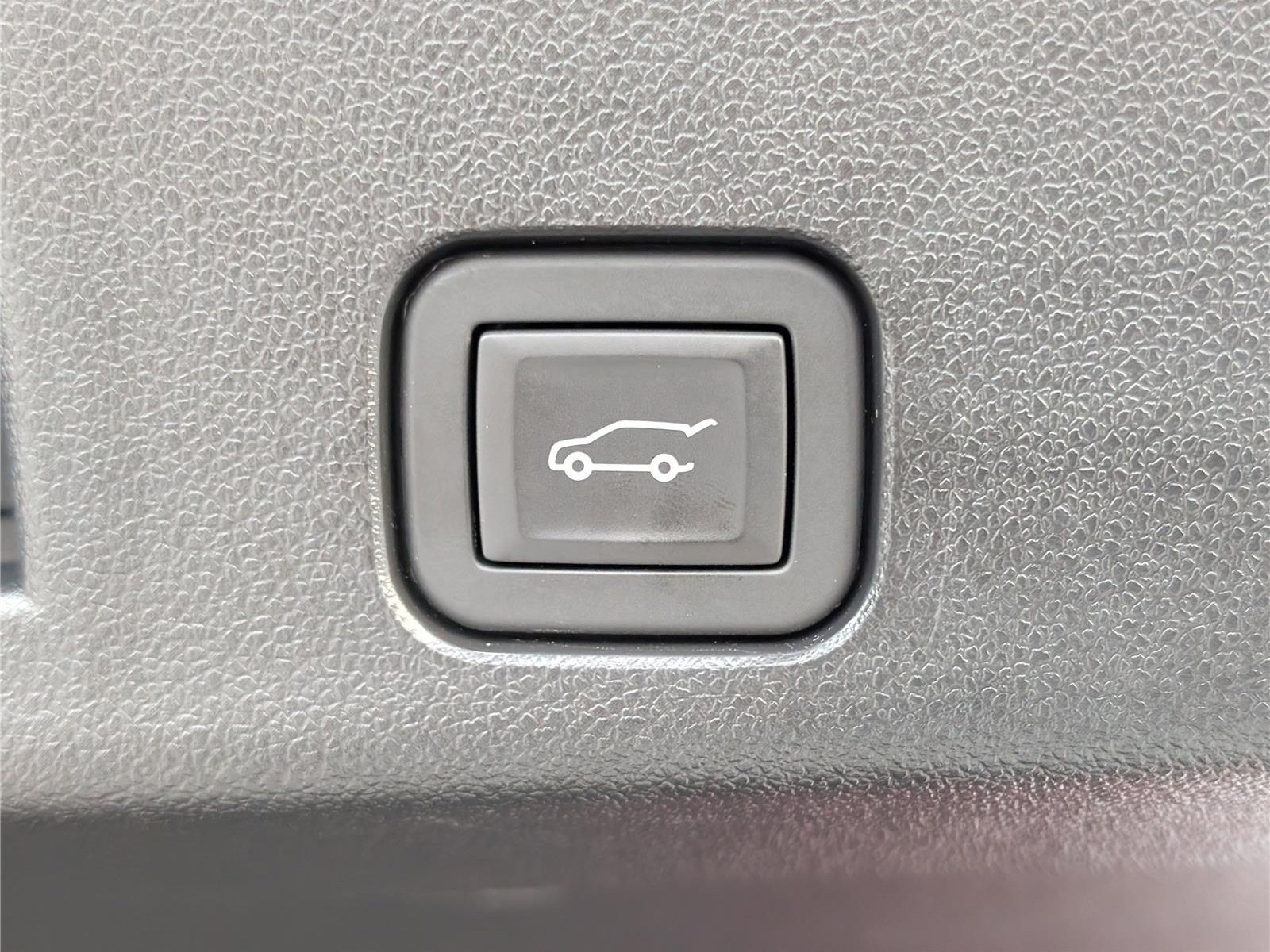 Used 2024 Chevrolet Traverse RS w/ LPO, Floor Liner Package AWD/4WD image 16