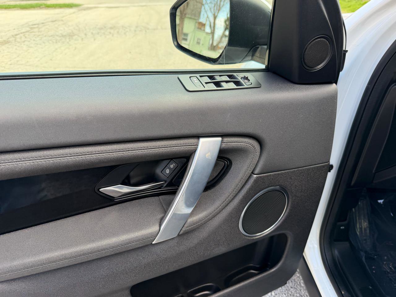 Used 2020 Land Rover Discovery Sport image 10