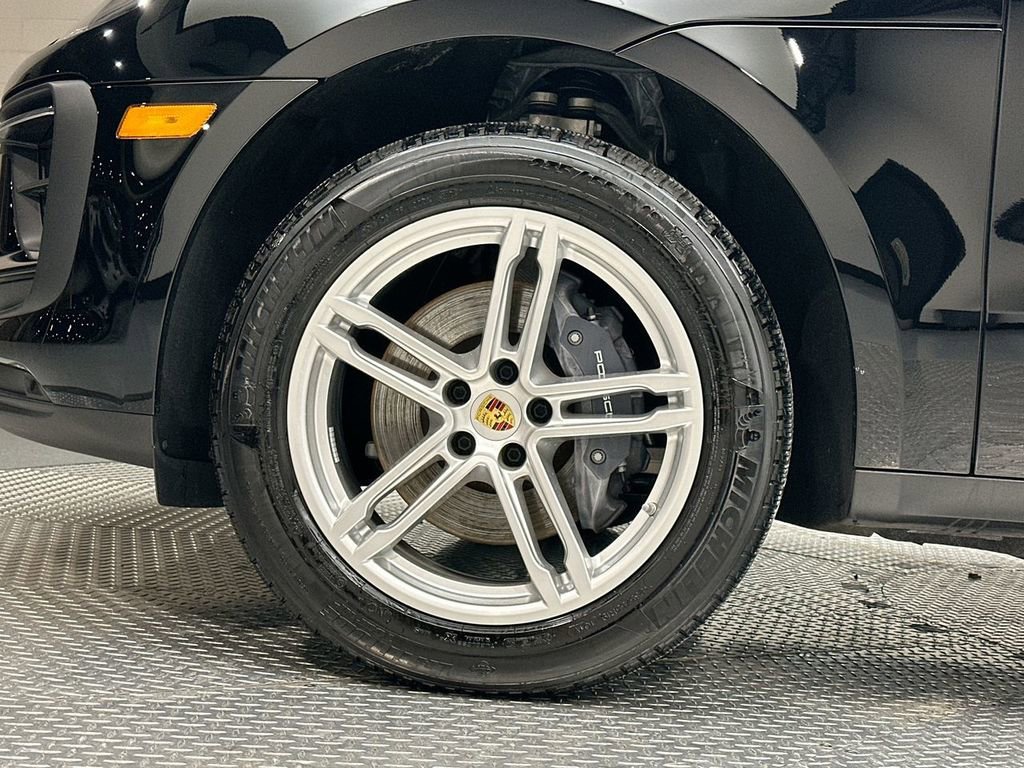 Used 2025 Porsche Macan image 5