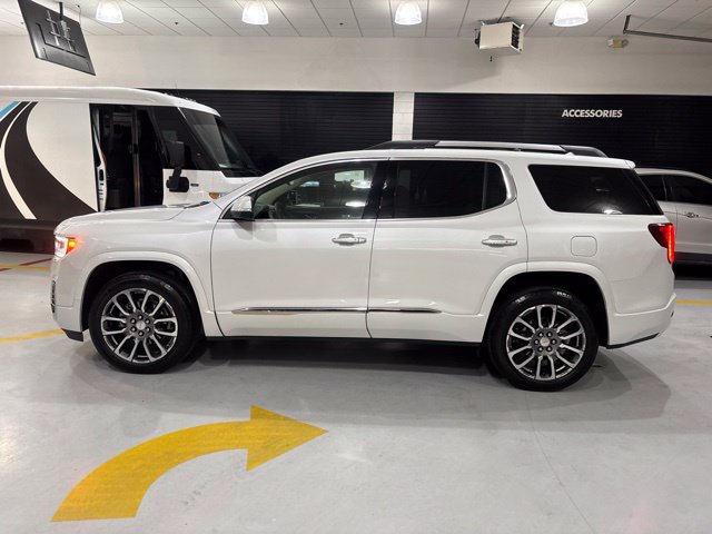 Used 2023 GMC Acadia Denali w/ Denali Ultimate Package AWD/4WD image 3