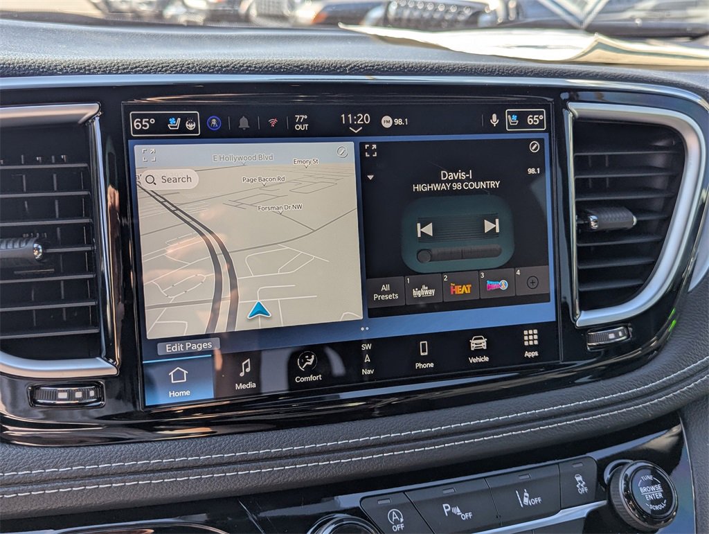 New 2026 Chrysler Pacifica Limited image 25