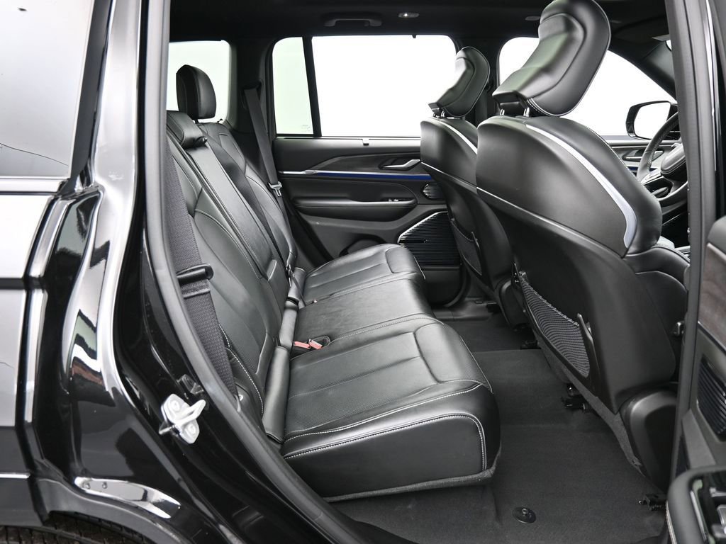 Used 2024 Jeep Grand Cherokee Overland w/ Luxury Tech Group IV image 40