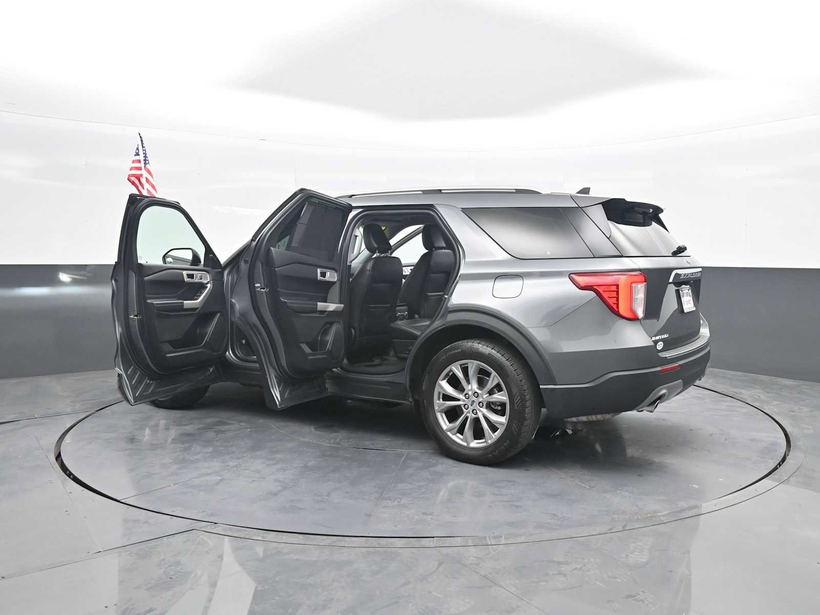 Used 2021 Ford Explorer Limited w/ Equipment Group 301A AWD/4WD image 54