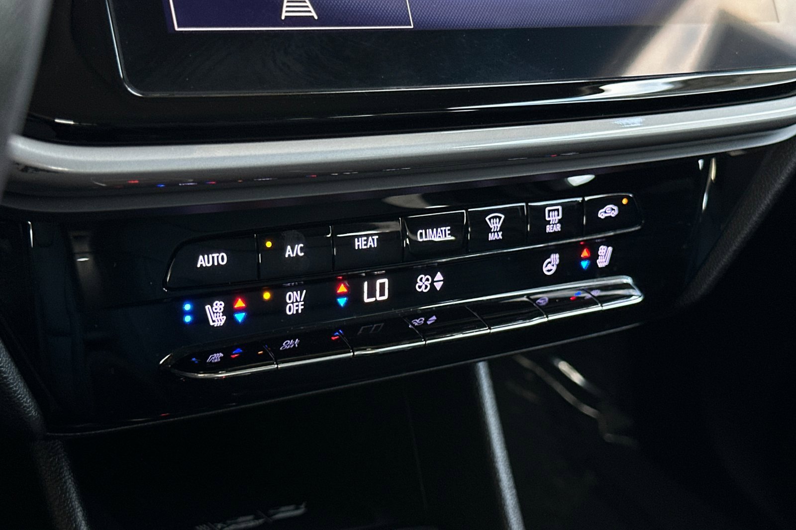 Certified 2022 Chevrolet Bolt EUV LT w/ Convenience Package image 27