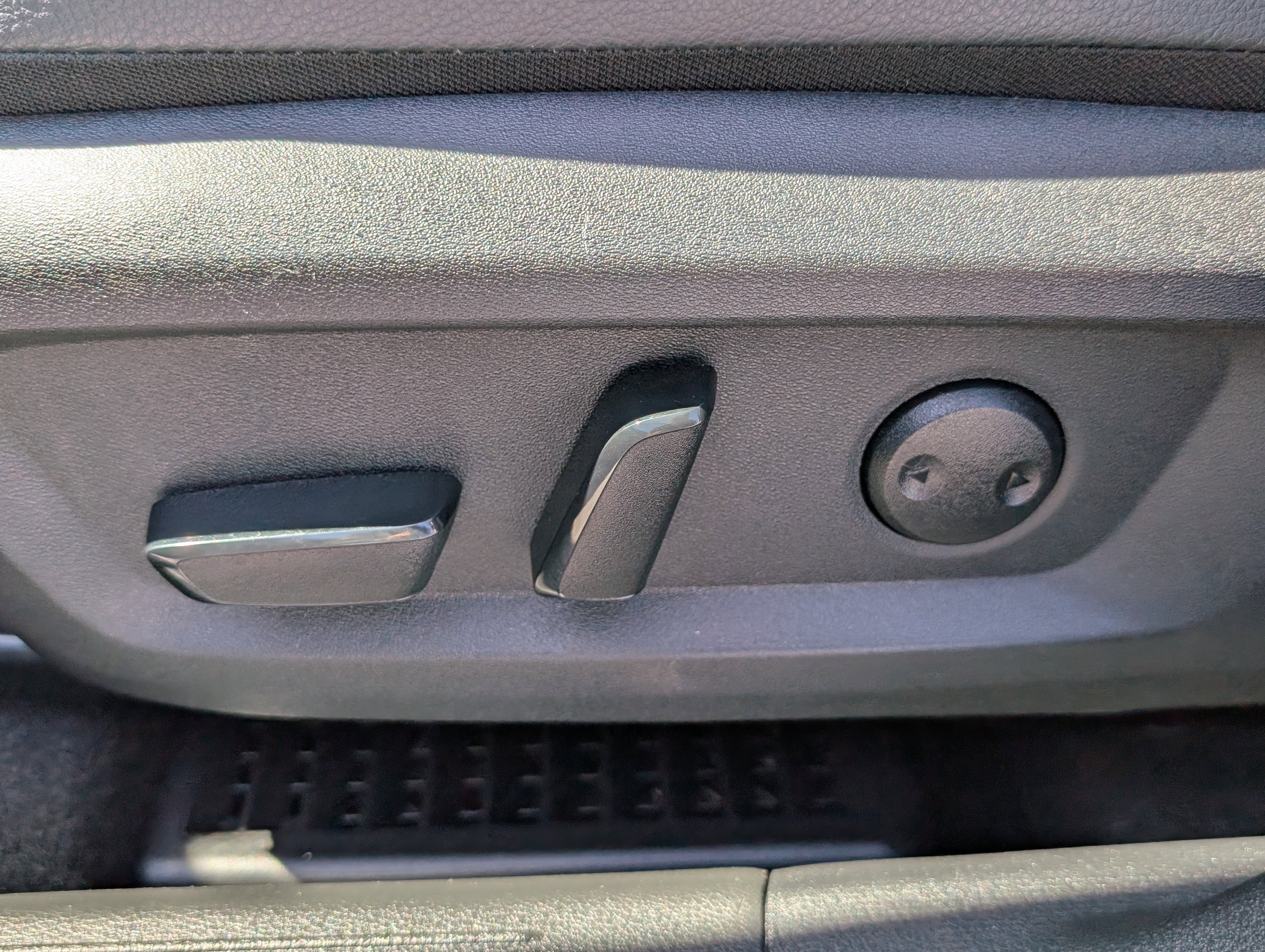 Used 2023 Nissan Rogue SL w/ SL Premium Package image 23