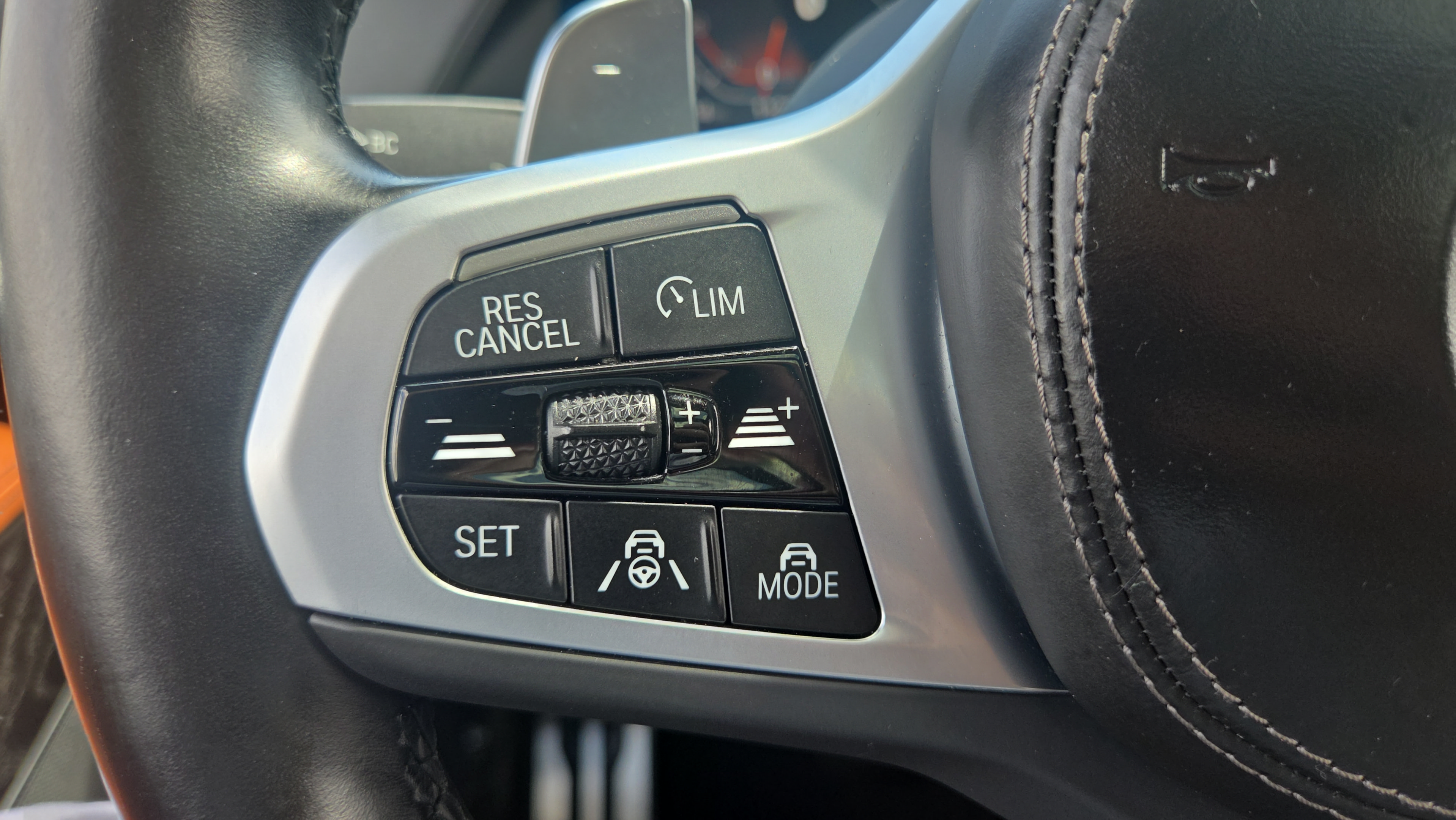 Used 2022 BMW X7 xDrive40i w/ M Sport Package AWD/4WD image 23