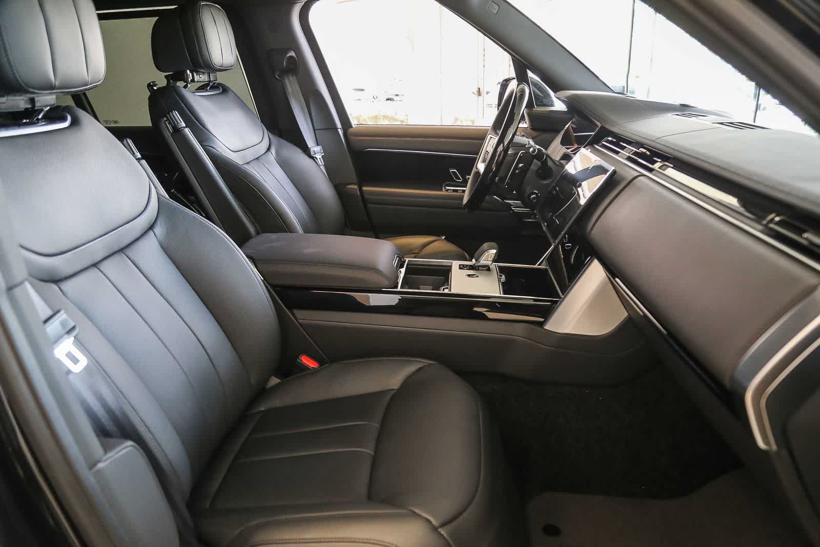 New 2026 Land Rover Range Rover Long Wheelbase SE AWD/4WD image 17