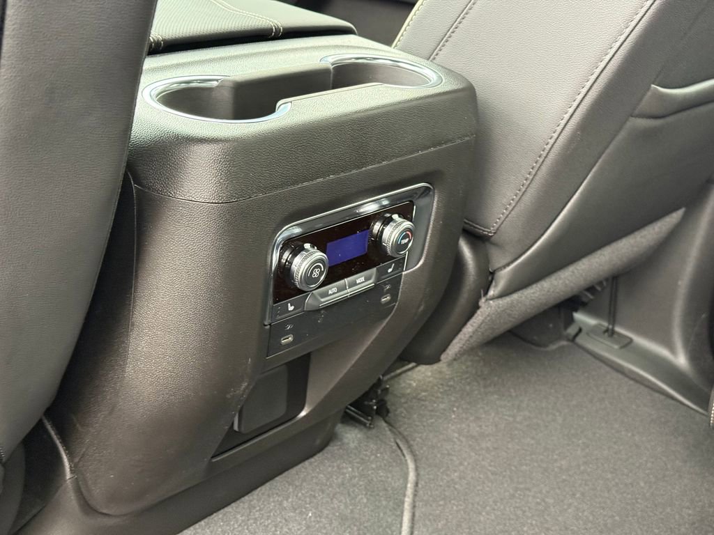 New 2026 GMC Yukon Elevation image 16