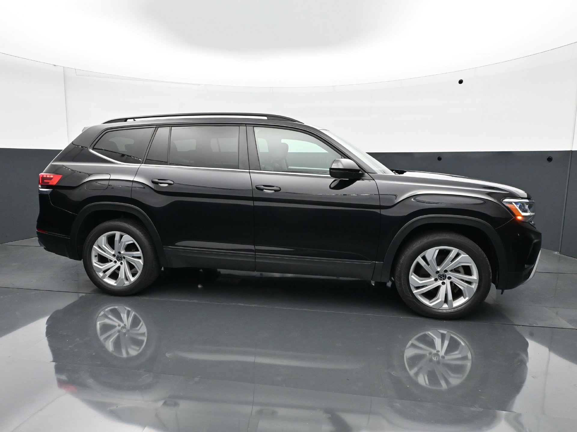 Used 2023 Volkswagen Atlas SE w/ Panoramic Sunroof Package AWD/4WD image 8