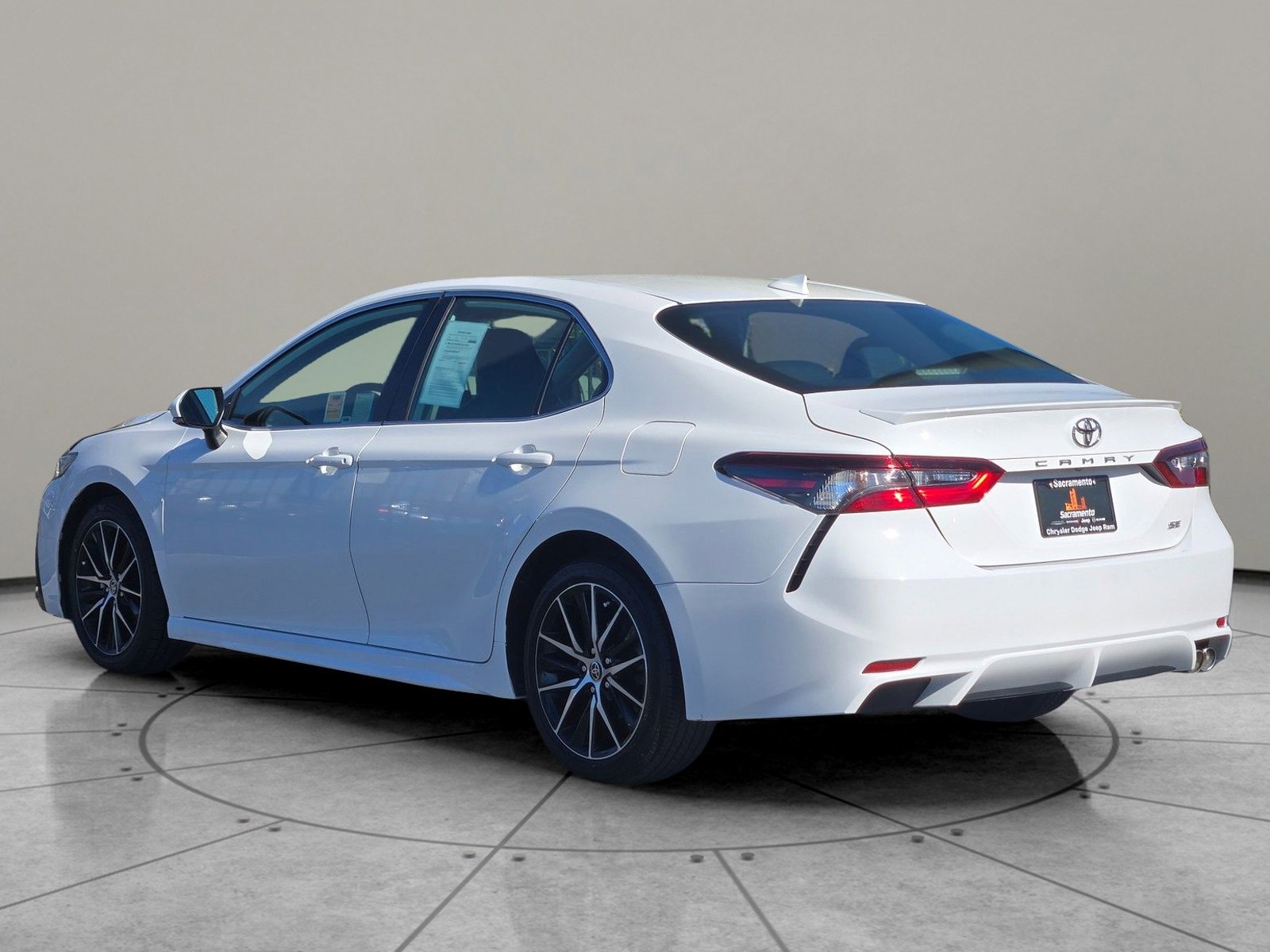 Used 2024 Toyota Camry SE image 8