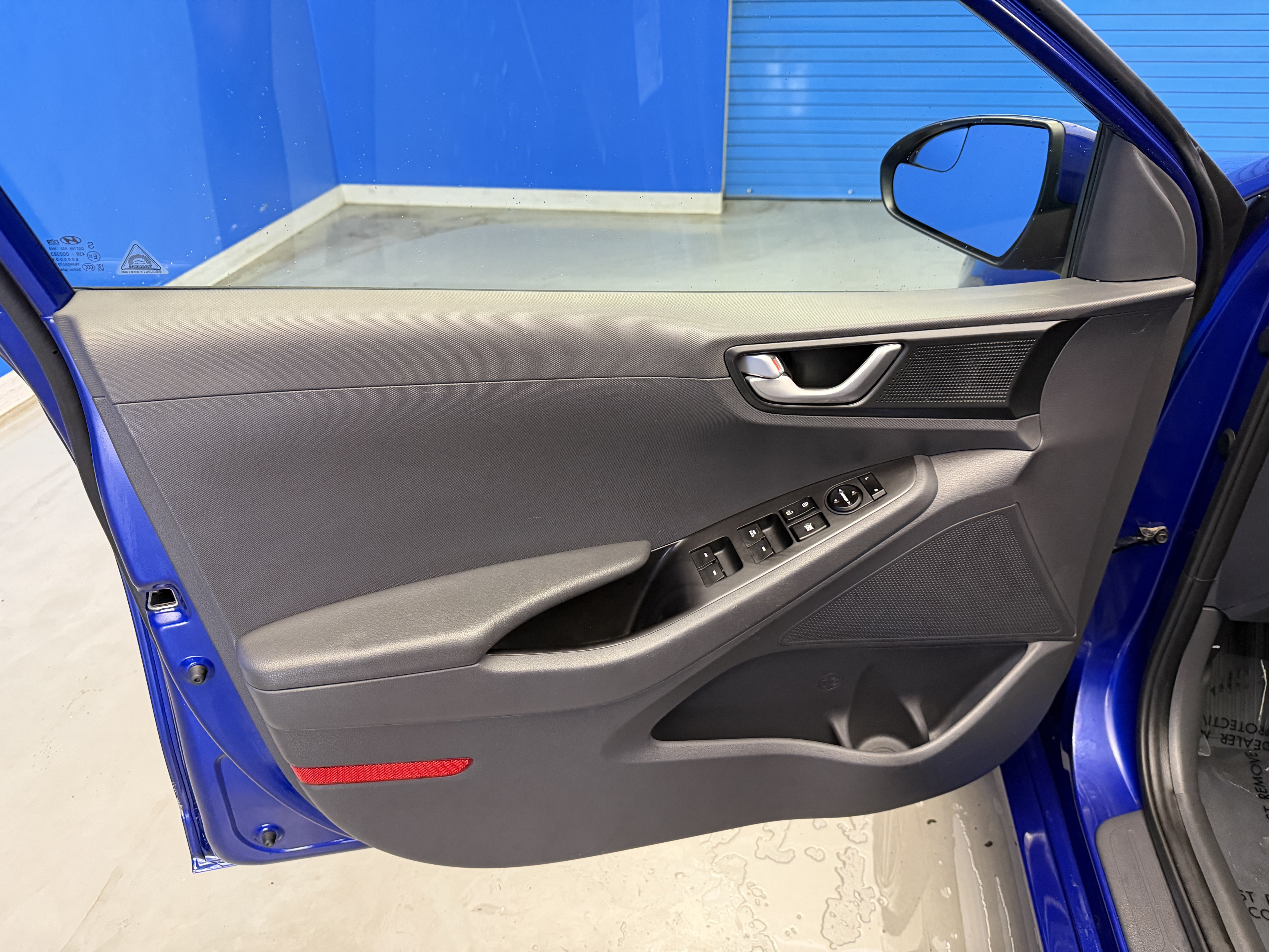 Used 2019 Hyundai Ioniq Plug-In Hybrid FWD image 10