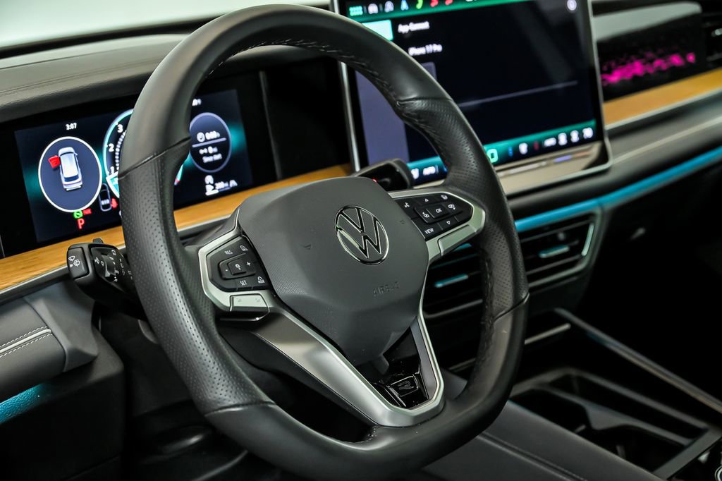 Used 2025 Volkswagen Tiguan SEL R-Line AWD/4WD image 16