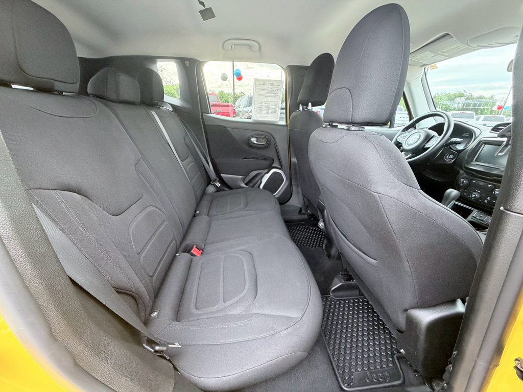 Used 2018 Jeep Renegade Latitude w/ Cold Weather Group FWD image 23