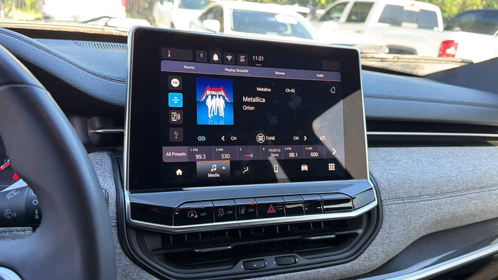 Used 2024 Jeep Compass Latitude image 14