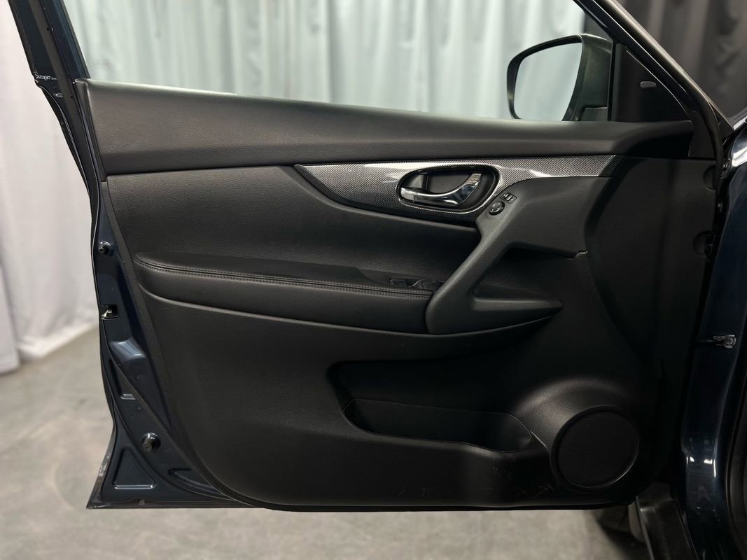 Used 2016 Nissan Rogue SL image 33