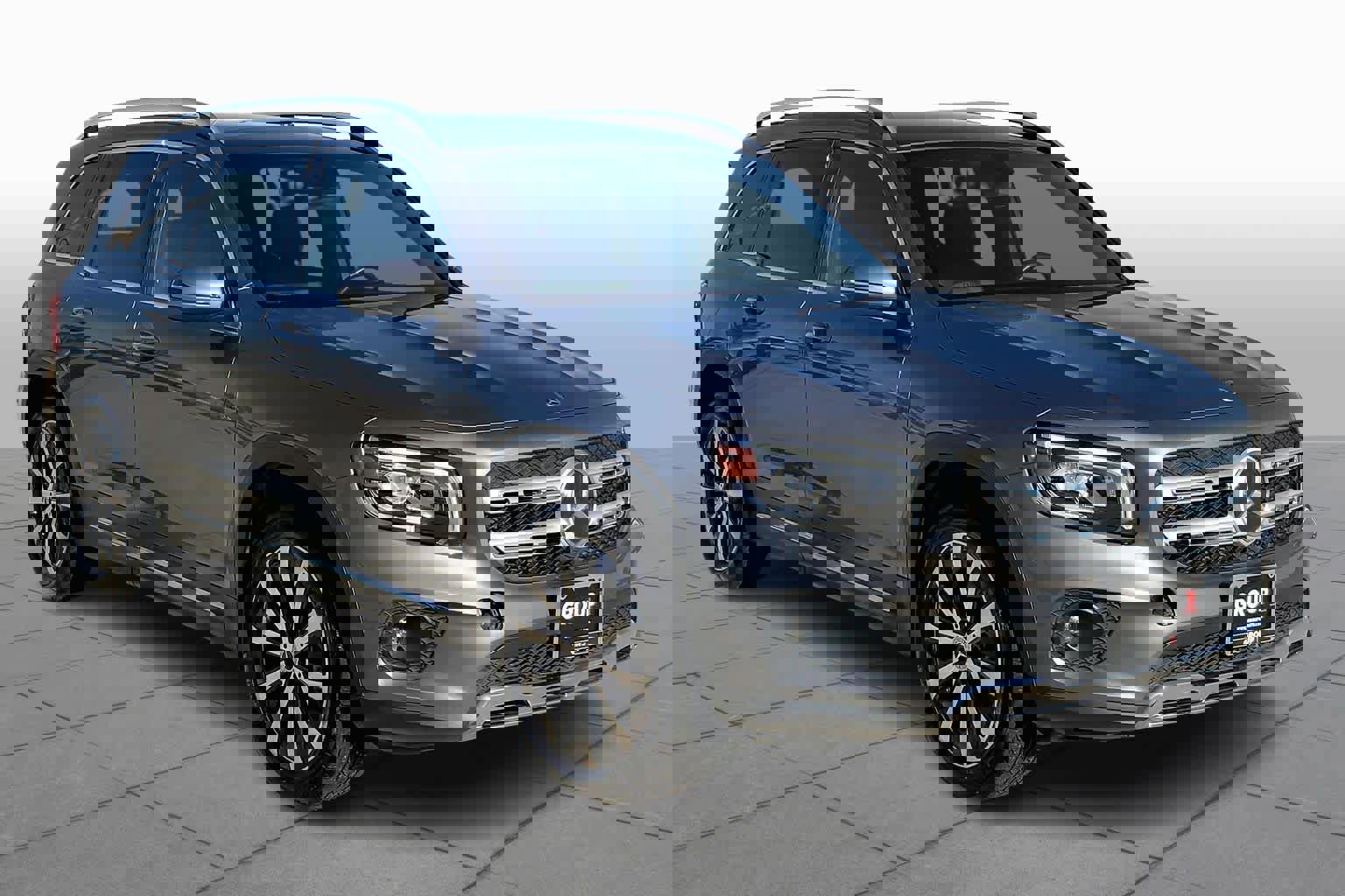 Used 2022 Mercedes-Benz GLB 250 4MATIC image 2