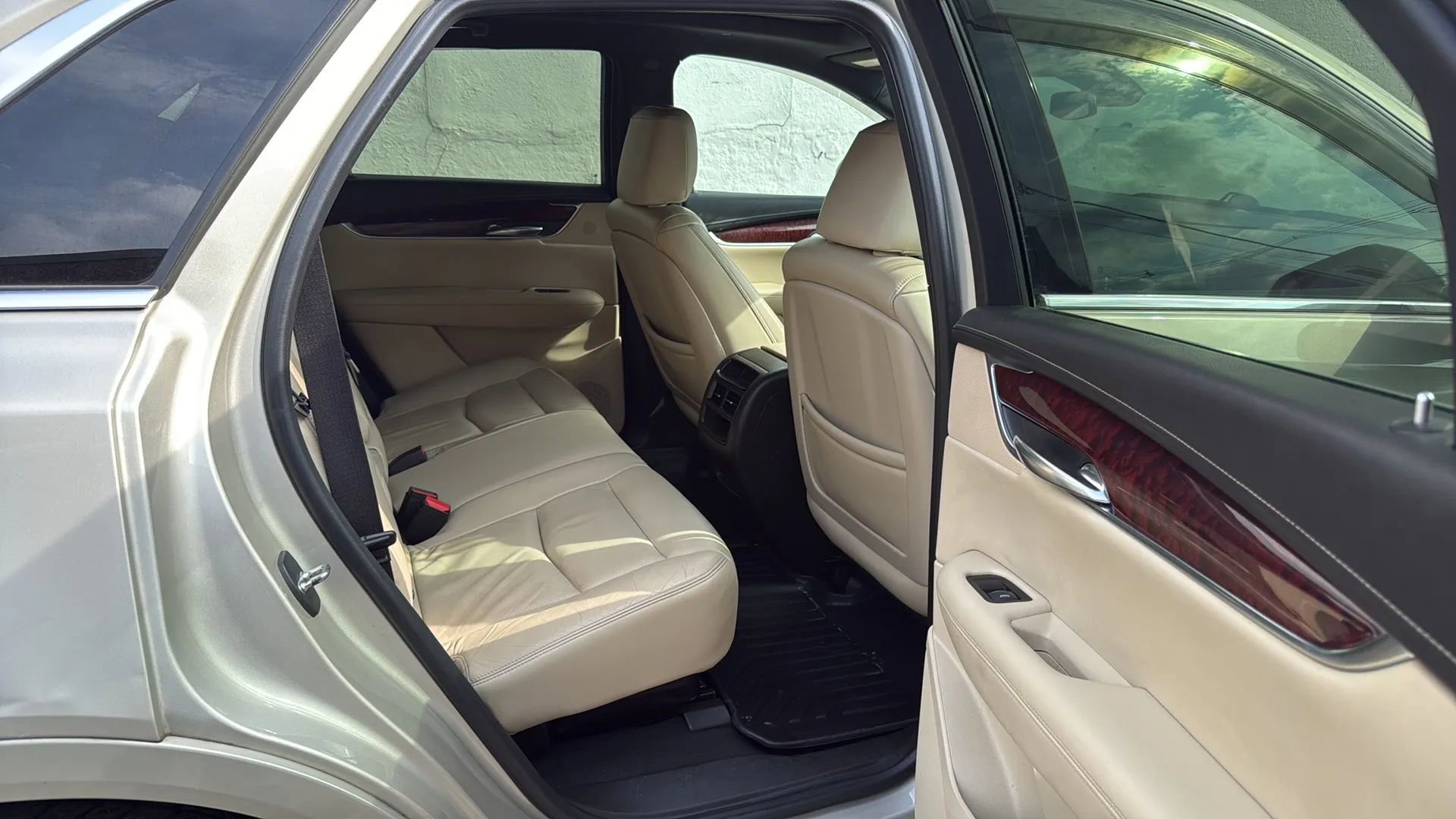 Used 2017 Cadillac XT5 Premium Luxury w/ LPO, Wheel Lock Package image 27