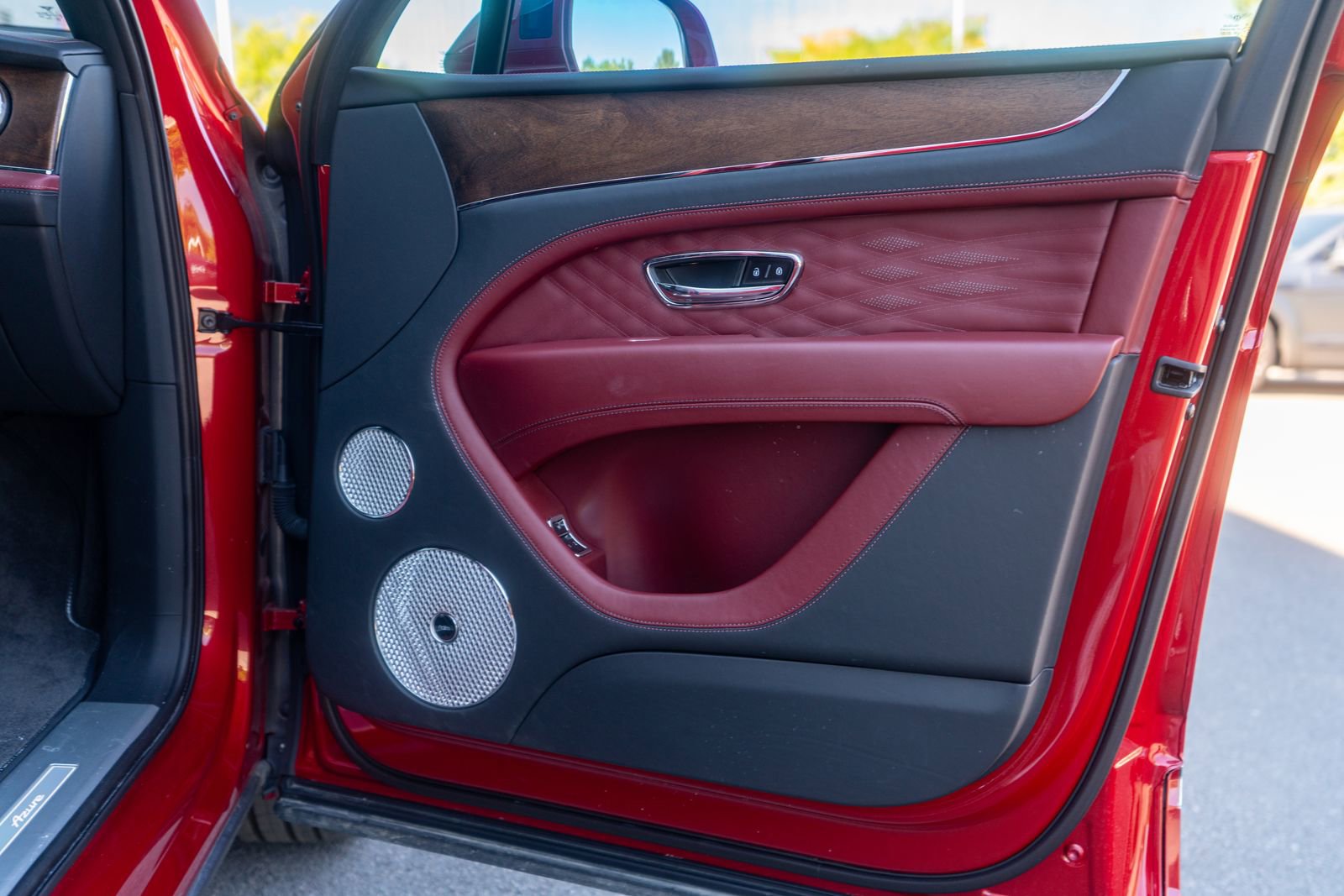 Certified 2024 Bentley Bentayga Extended Wheelbase image 38