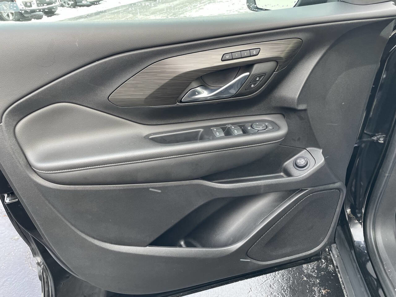 Used 2023 GMC Terrain SLT image 12