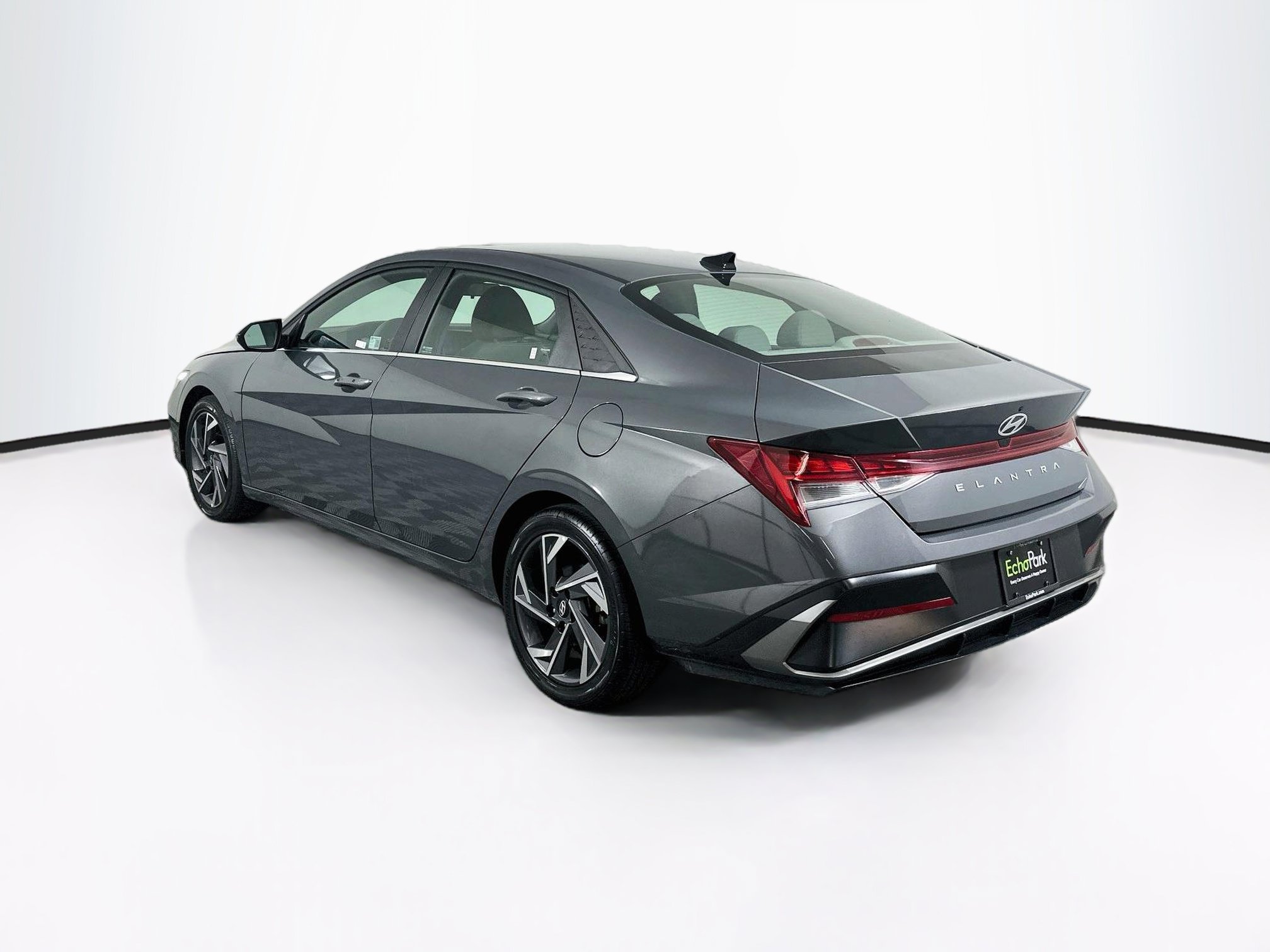 Used 2025 Hyundai Elantra SEL FWD image 5