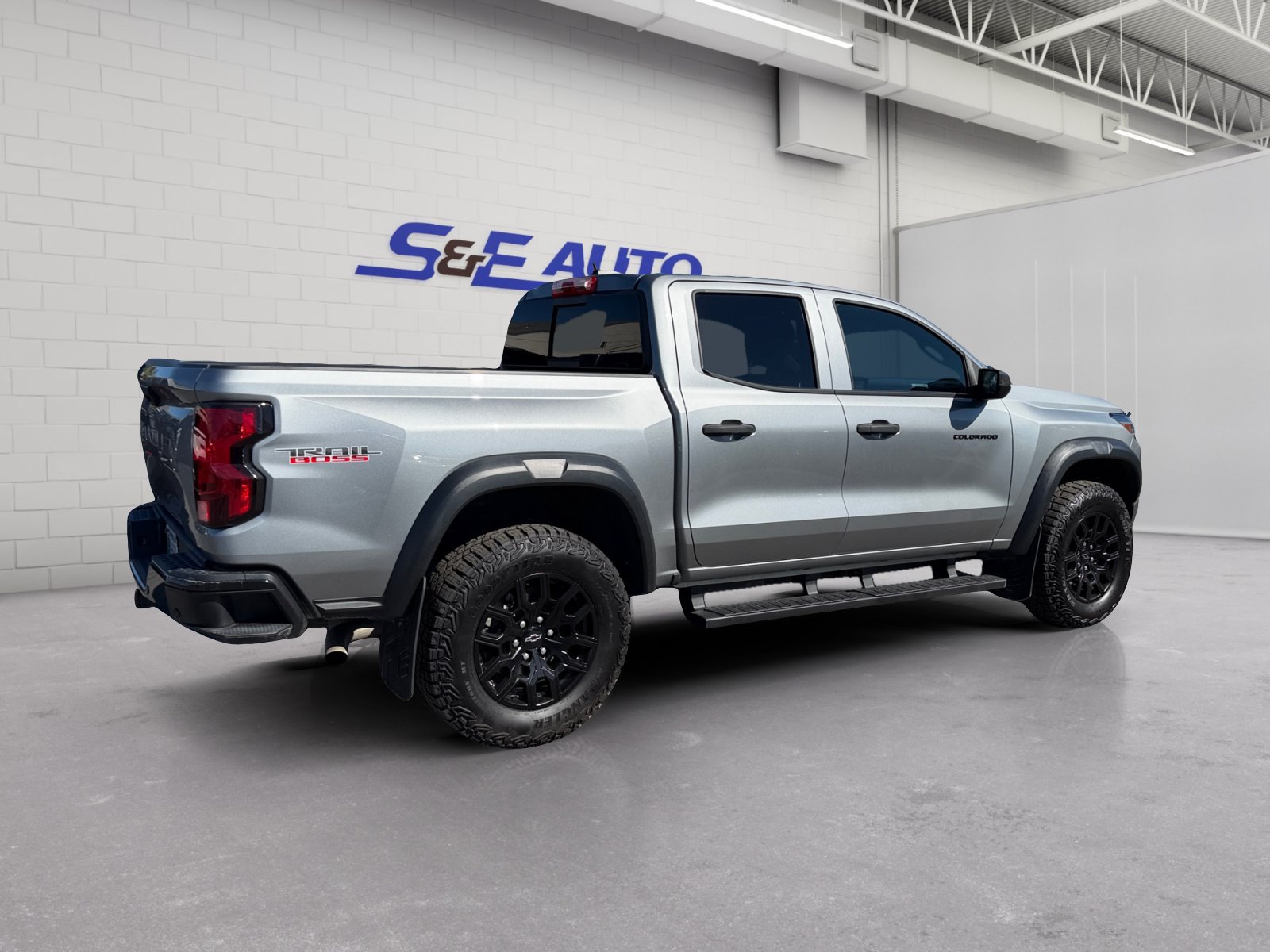 Used 2025 Chevrolet Colorado Trail Boss AWD/4WD image 4