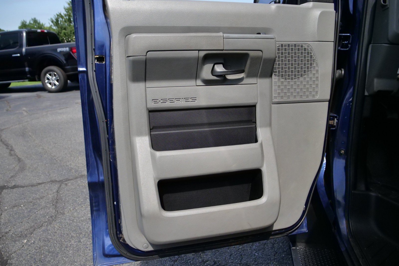 Used 2010 Ford E-250 and Econoline 250 Extended RWD image 26