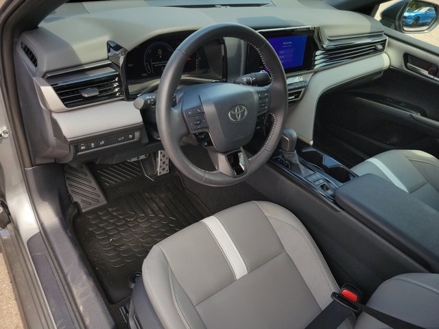 Used 2025 Toyota Camry SE image 4
