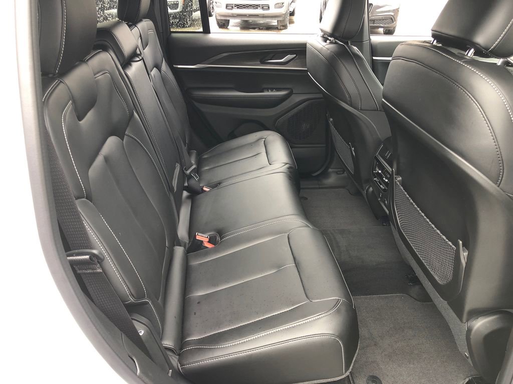 Used 2025 Jeep Grand Cherokee Limited image 25