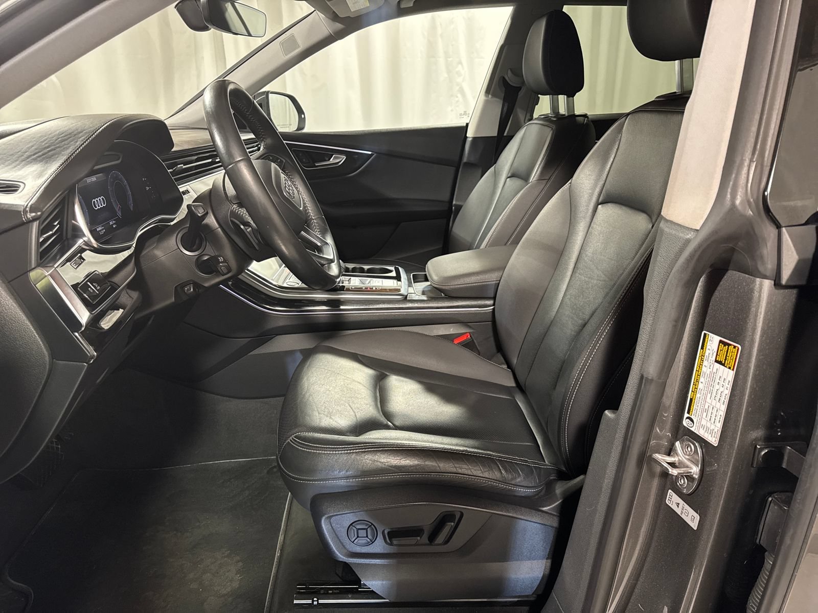 Used 2020 Audi Q8 Prestige w/ Prestige Package AWD/4WD image 3