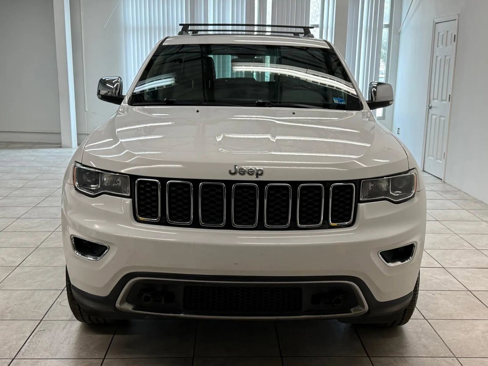 Used 2017 Jeep Grand Cherokee Limited w/ Trailer Tow Group IV AWD/4WD image 2