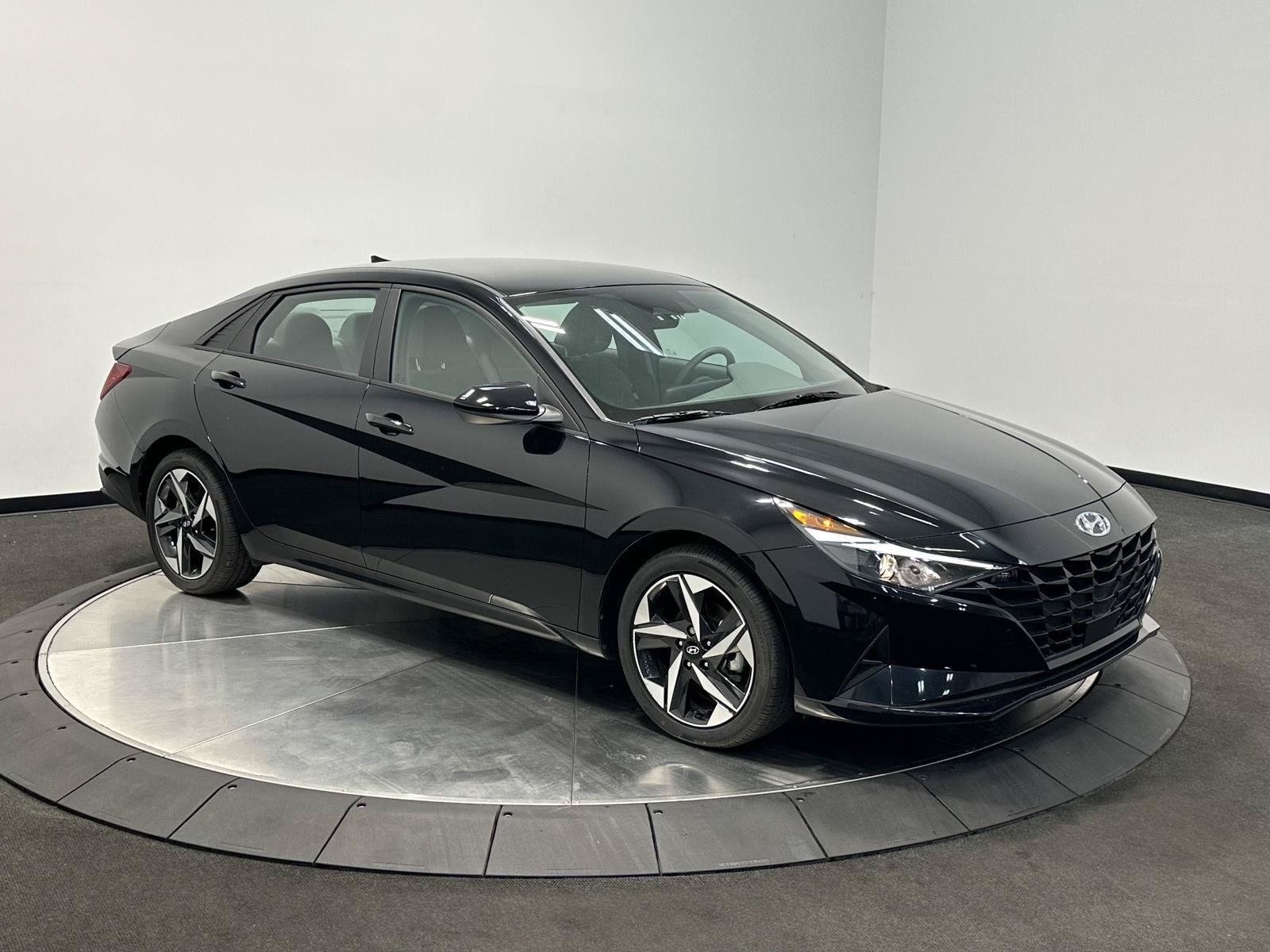 Certified 2023 Hyundai Elantra SEL w/ Convenience Package FWD image 2