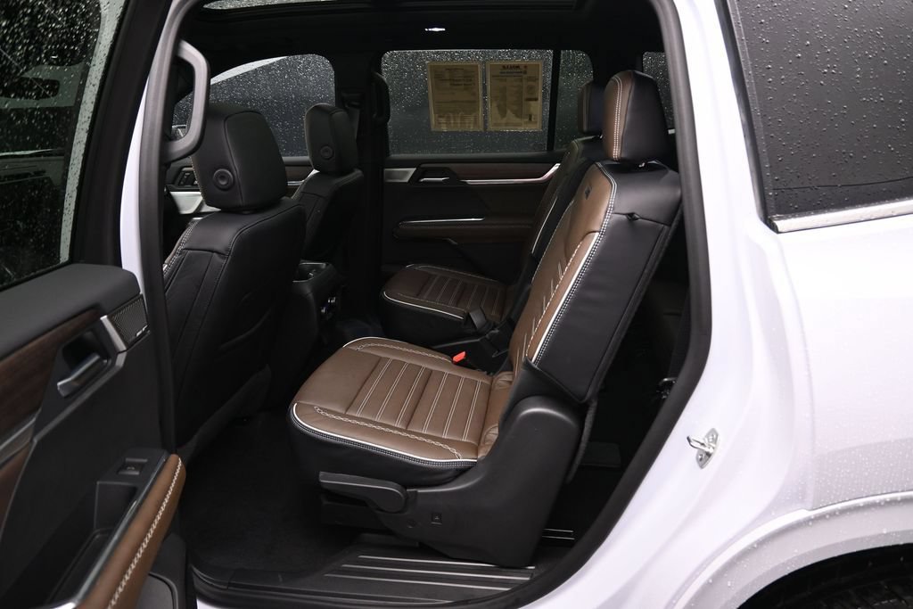 Used 2026 GMC Acadia Denali Ultimate w/ LPO, Floor Liner Package AWD/4WD image 29