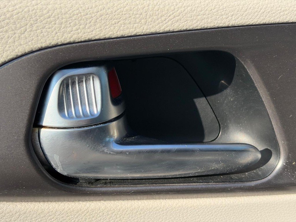 Used 2020 Chrysler Pacifica Touring-L Plus FWD image 25