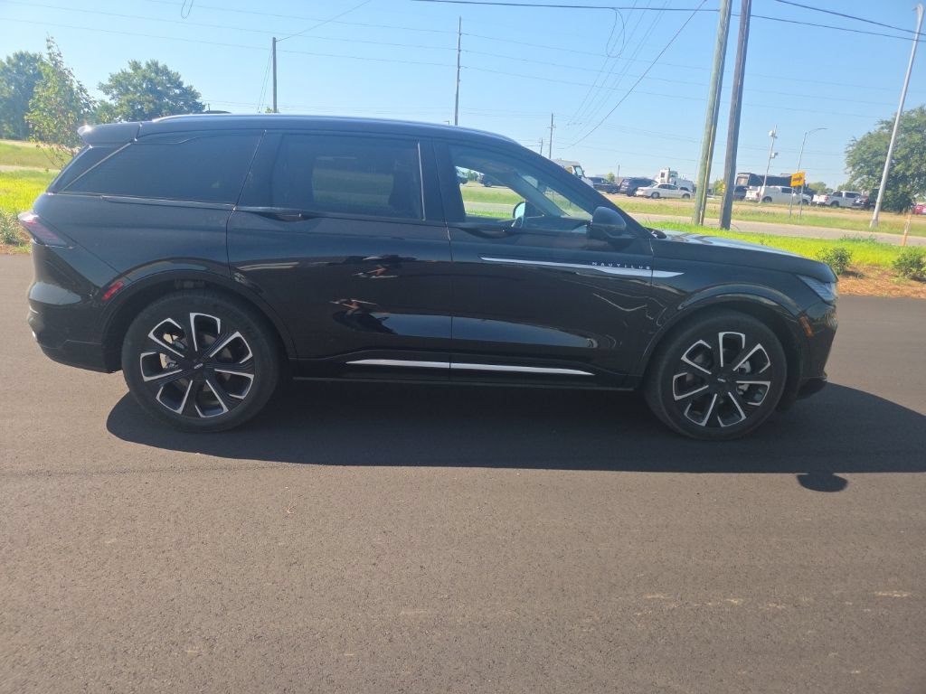 Used 2024 Lincoln Nautilus Reserve w/ Equipment Group 202A AWD/4WD image 17