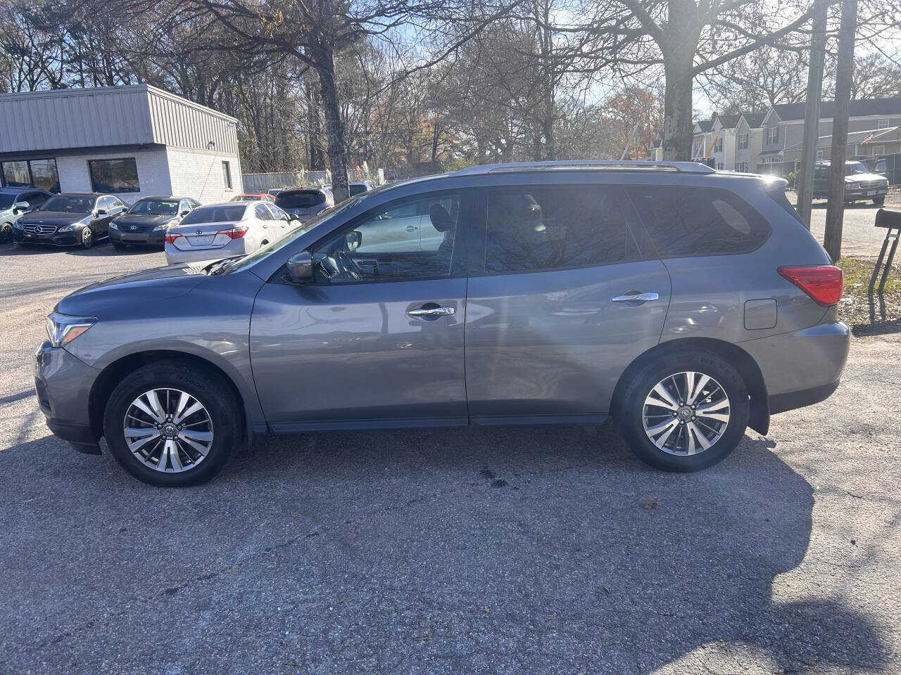 Used 2019 Nissan Pathfinder S FWD image 4