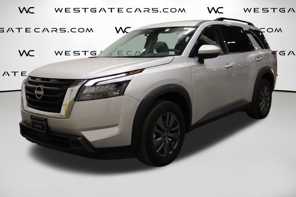 Used 2024 Nissan Pathfinder SV image 1