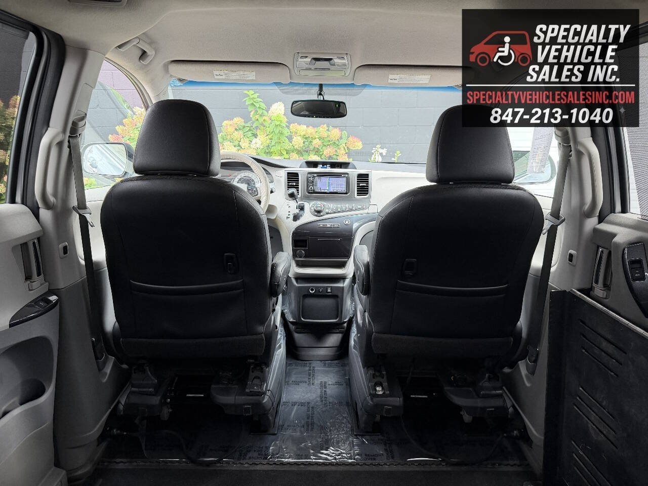 Used 2014 Toyota Sienna SE FWD image 29