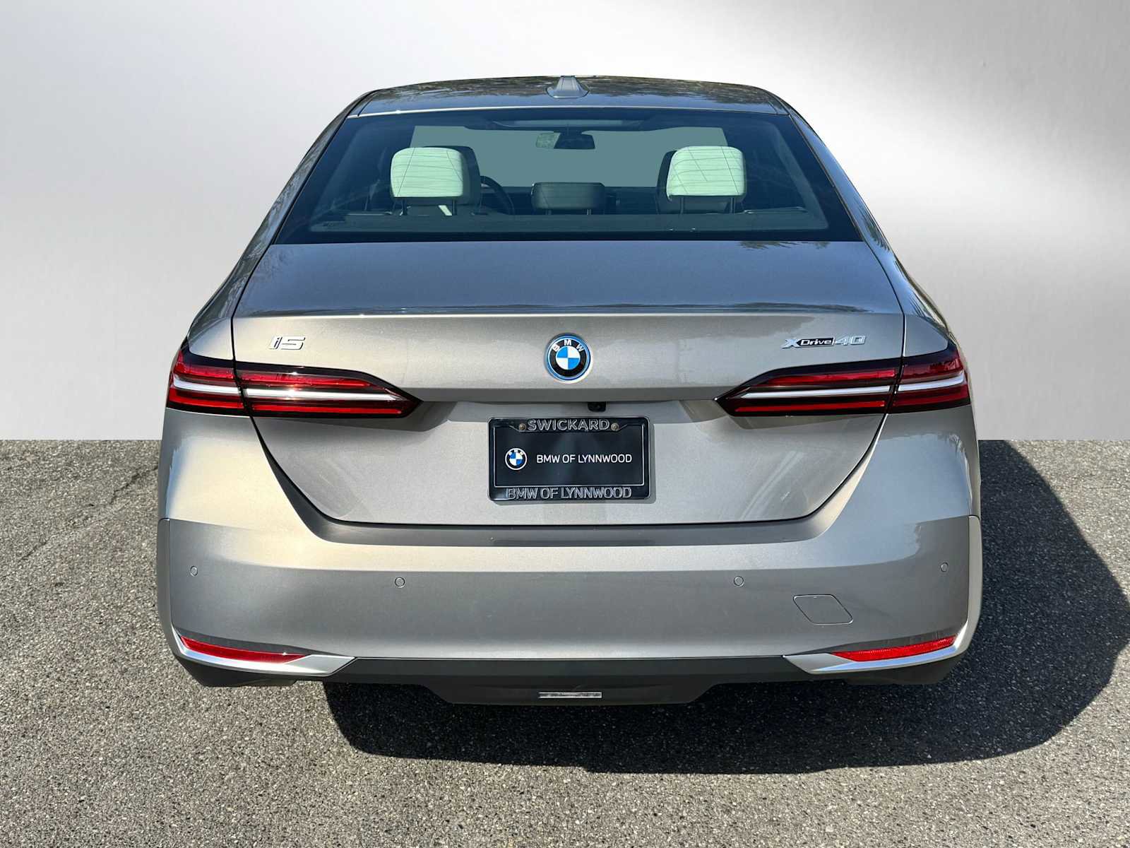 Used 2025 BMW i5 xDrive40 w/ Premium Package image 4