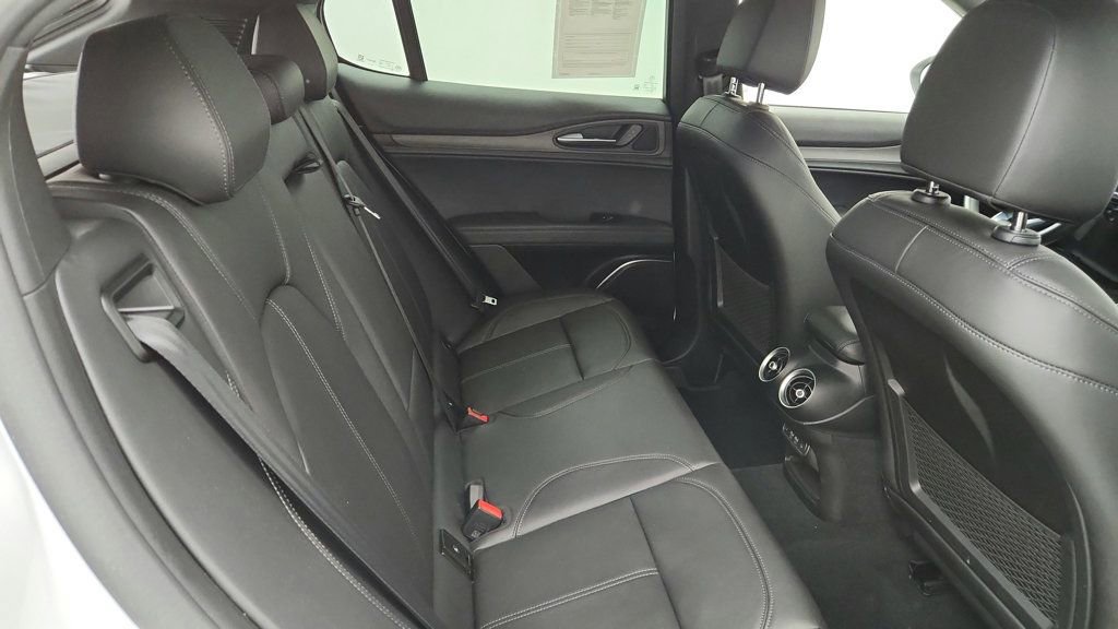Used 2022 Alfa Romeo Stelvio Ti image 25